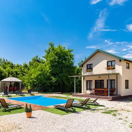 Kuca Minja * Umag